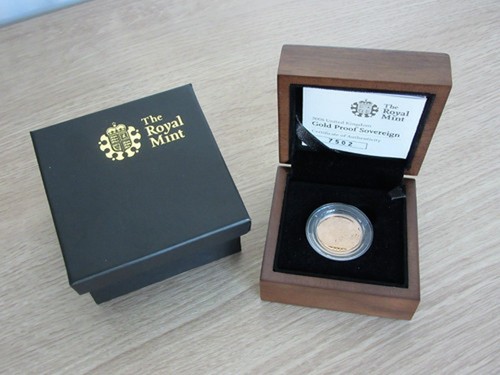 2008 full gold sovereign queen - gold,