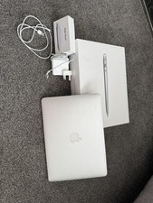 Apple MacBook Air 13-inch Early 2015 Silver, 1.6GHz Dual-Core Intel I5