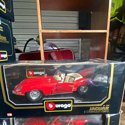 Bburago gold jaguar e - gold, 1:18
