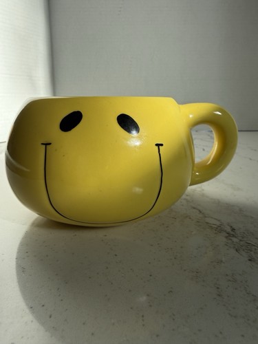 Happy face emoji - mug, smile