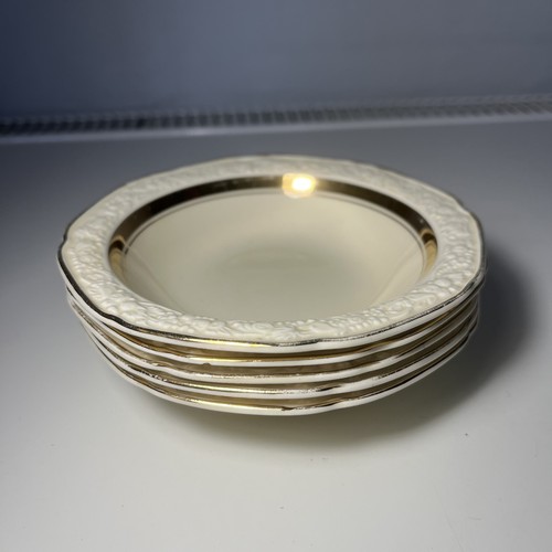 Small cream colored bowls - x,