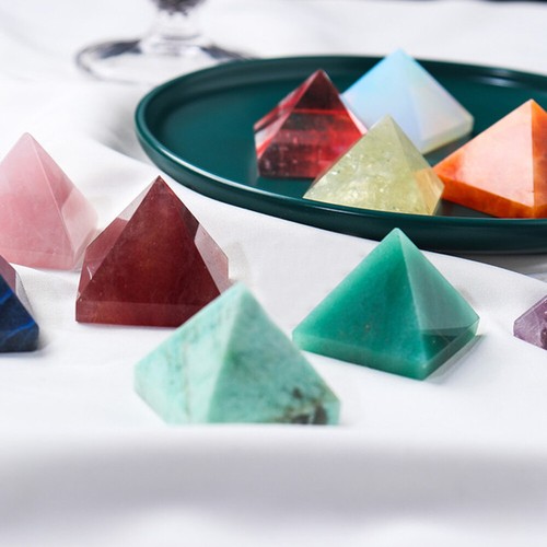 3cm natural quartz pyramid - natural,