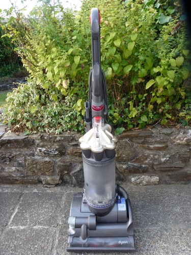 Dyson dc27 vacuum cleaner - dyson,