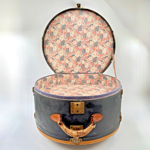 Vntg black leather hat box - vntg,