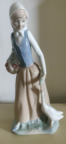 Large lladro figure girl - lladro,
