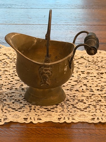 Vintage brass coal bucket lion - brass,
