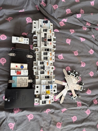 Job lot electrical switches - lot,