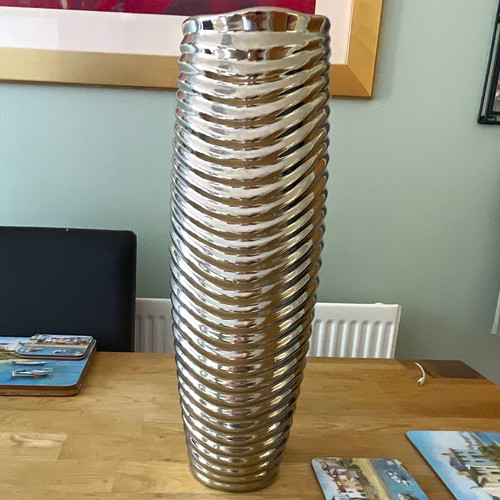 Silver ribbed ceramic - ribbed, floor