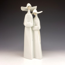 Lladro Porcelain Pair Of Nuns Figure 4611