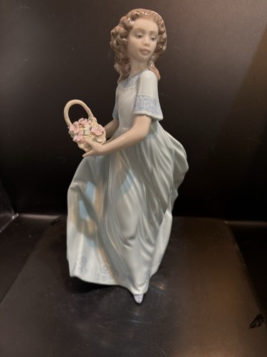 Lladro 6130 girl - 6130, spring