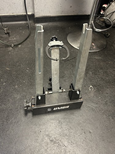 Bike unior pro truing - truing, stand