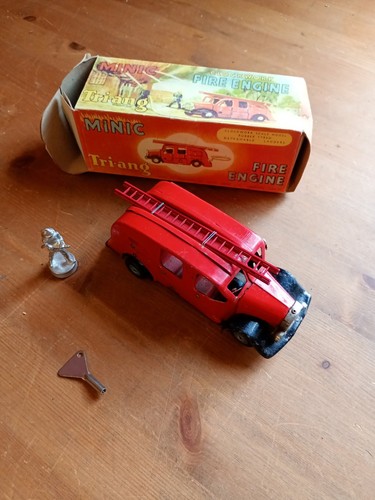 Minic triang fire engine - triang,