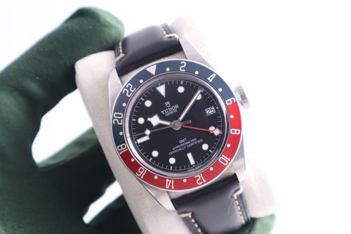 Tudor black bay gmt - black,