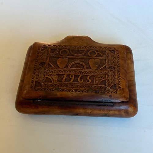 Wooden brown rectangular snuff - wooden,