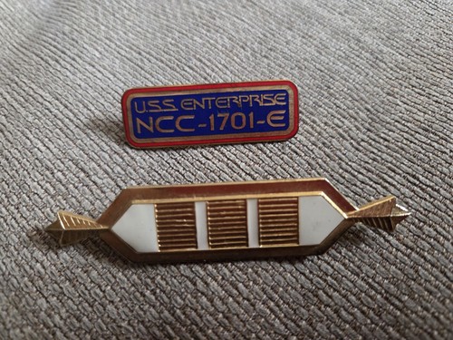 Star trek pin badge - badge, x2