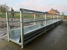 Walk through sheep - through, feeders