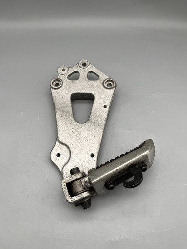 Suzuki gsxr 1100 - suzuki, footrest