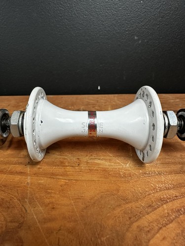 Suzue white sealed front - front, hub