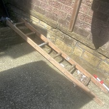 5ft wooden ladder with metal - 4-5ft,