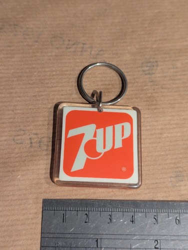 7up vintage keyring - 7up,