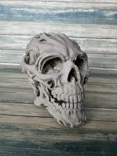 Stone Garden Flame Skull Decorative Ornament Gothic Statue Hand Crafted Fishtank