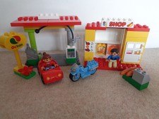 duplo garage and shop car motorbike figures