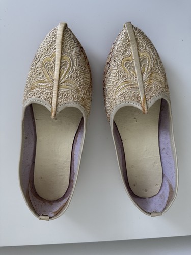 Cream embroidered - /,