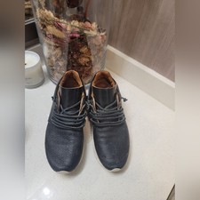 Esse tu Esse sneakers in black