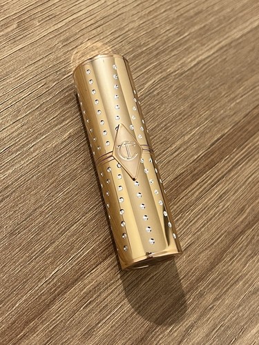 Charlotte tilbury kissing - charlotte,
