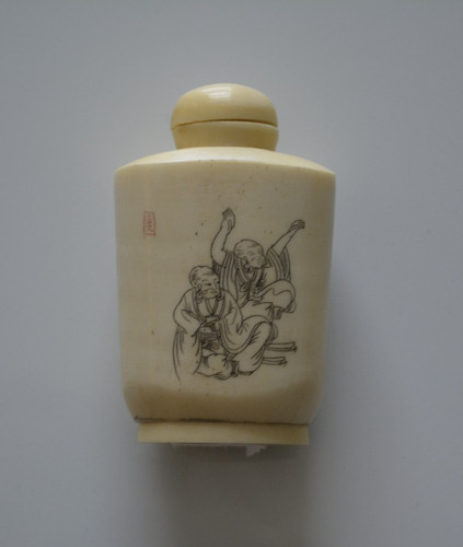 Antique snuff perfume bottle - /,