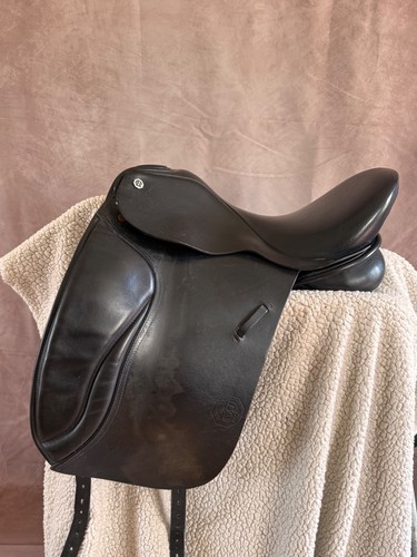 Barnsby dressage saddle - saddle,, 18”