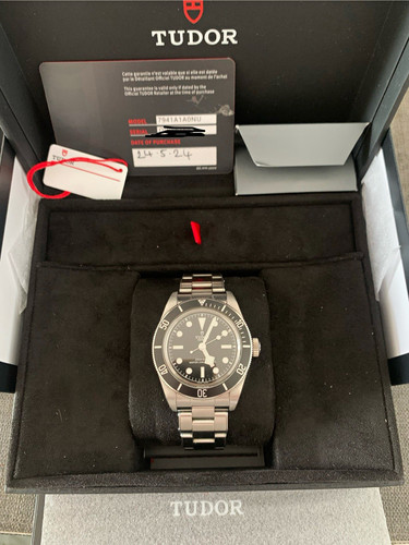 Tudor black bay 41mm - black,