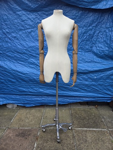 Tailor vintage wood posable