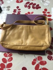 VINTAGE DITTO HAND BAG  LIGHT TAN SHORT STRAP  IN EXCELLENT CONDITION.