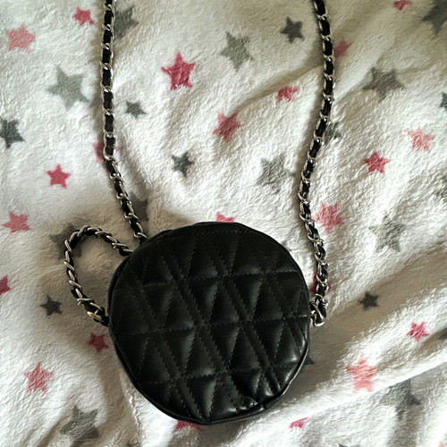 Black round quilted - round,