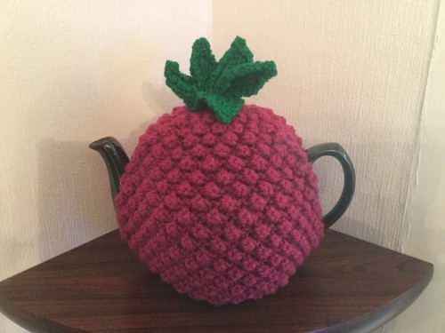 New raspberry hand knitted tea - new,