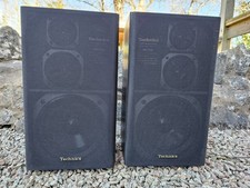 Pair Techniks floor/shelf