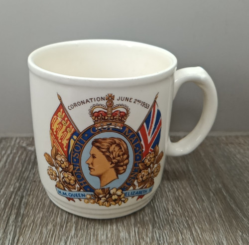 New hall pottery queen - new,