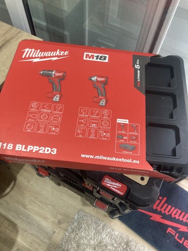 Milwaukee 18v drill set m18 - drill,