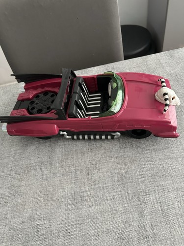 Beetlejuice creepy cruiser - beetlejuice,