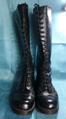 Martens 20 eyelet boots - 20,