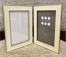 Sixtrees folding photo frame