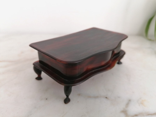Antique faux tortoiseshell - faux,