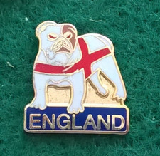 England Bulldog in St. George Flag Pin Badge 1.8cm (butterfly clutch fastening)
