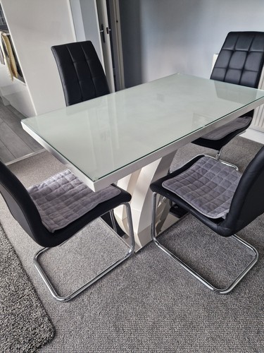Dining table and chairs - table, 4