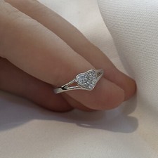 Ladies signat Ring Heart Shape