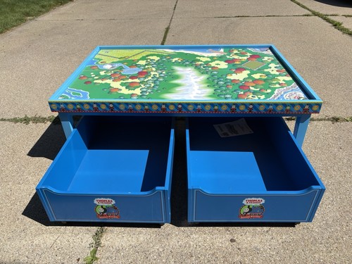Thomas the train - thomas, table