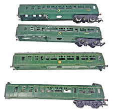 Rake of 4 OO Gauge BR Green