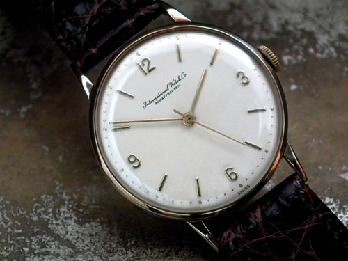 1960 9ct gold - 1960, (34mm)