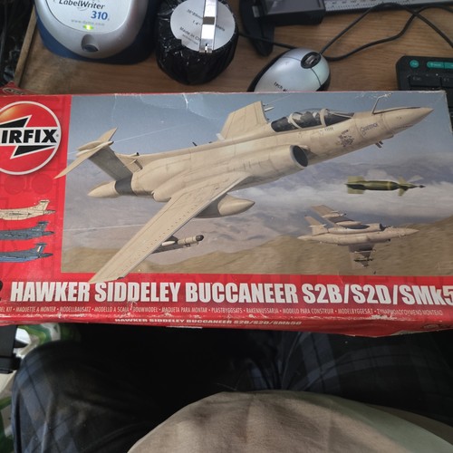 Airfix a04049 buccaneer - airfix, 1/72